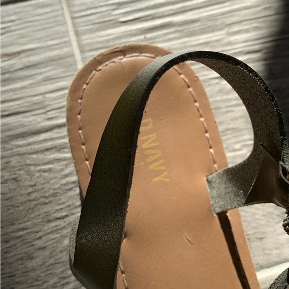 Old Navy Olive Twist T-Strap Sandals - Picture 9 of 9